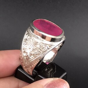 แหวนชายเงินแท้ ประดับพลอยทับทิมแท้ ใส่แล้วเสริมเสน่ห์ มั่นใจ โดดเด่นทุกโอกาส Luxury that Empowers